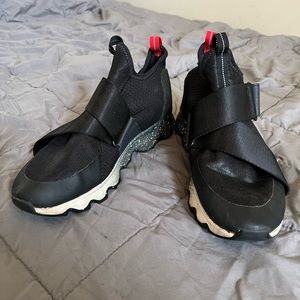 Women’s Sorel shoes size 7.5